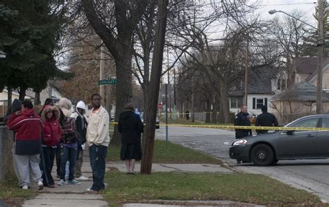 Saginaw news - A 24-year-old man sustained serious injuries in a shooting late Wednesday on Stark Street in Saginaw. SAGINAW, Mich. (WJRT) - Police are looking for suspects in a late night shooting in Saginaw on ...